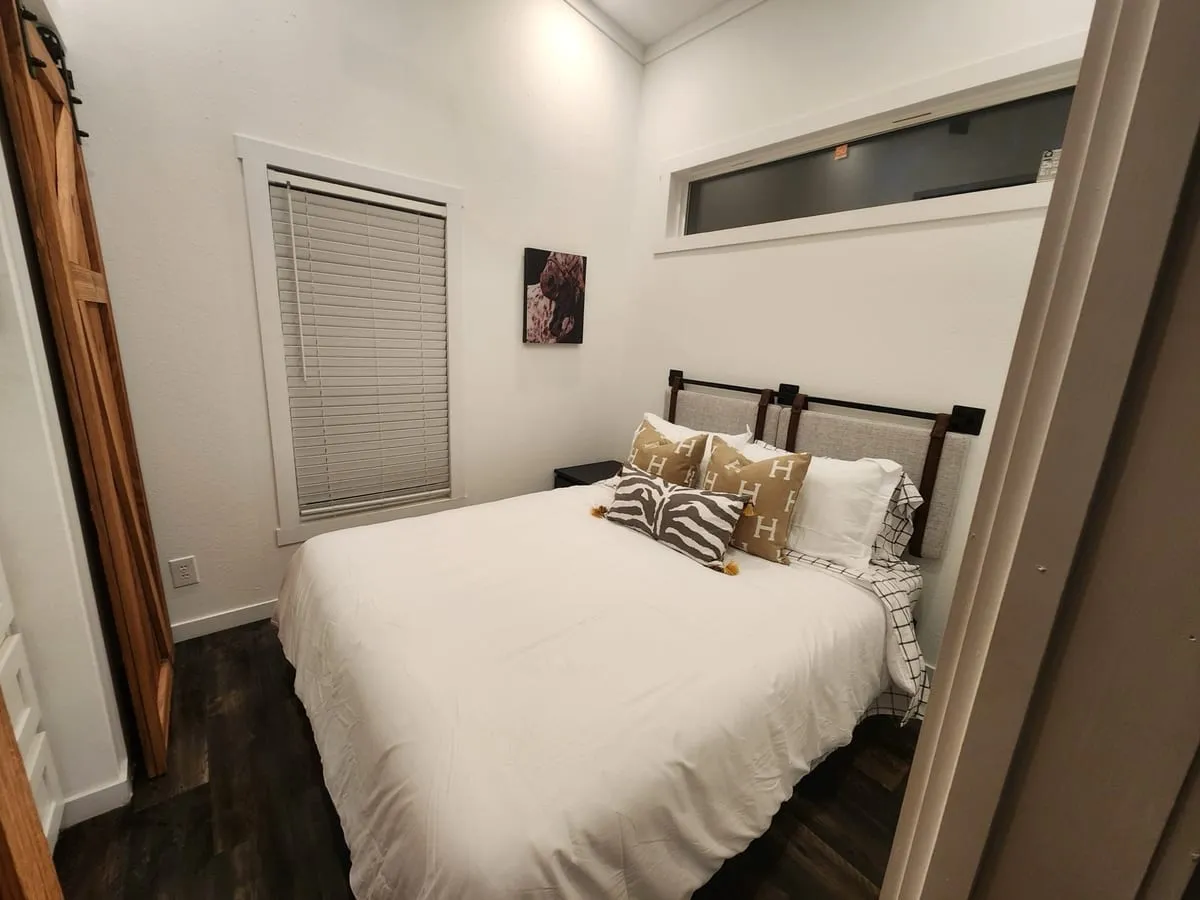 Villa 104: bedroom